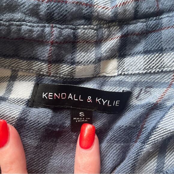 Kendall & Kylie Blue Plaid Long Sleeve Button Down Shirt Size Small - Picture 3 of 11
